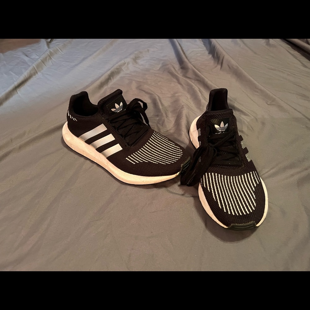 Many different branded shoes, barely worn.